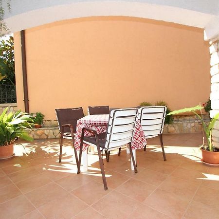 Guest House Rexa Rovigno Esterno foto