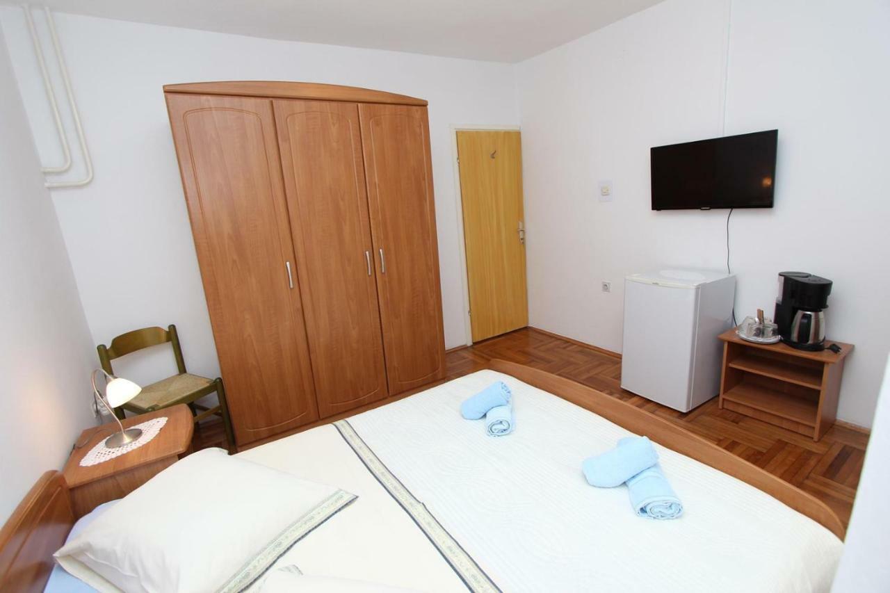 Guest House Rexa Rovigno Esterno foto