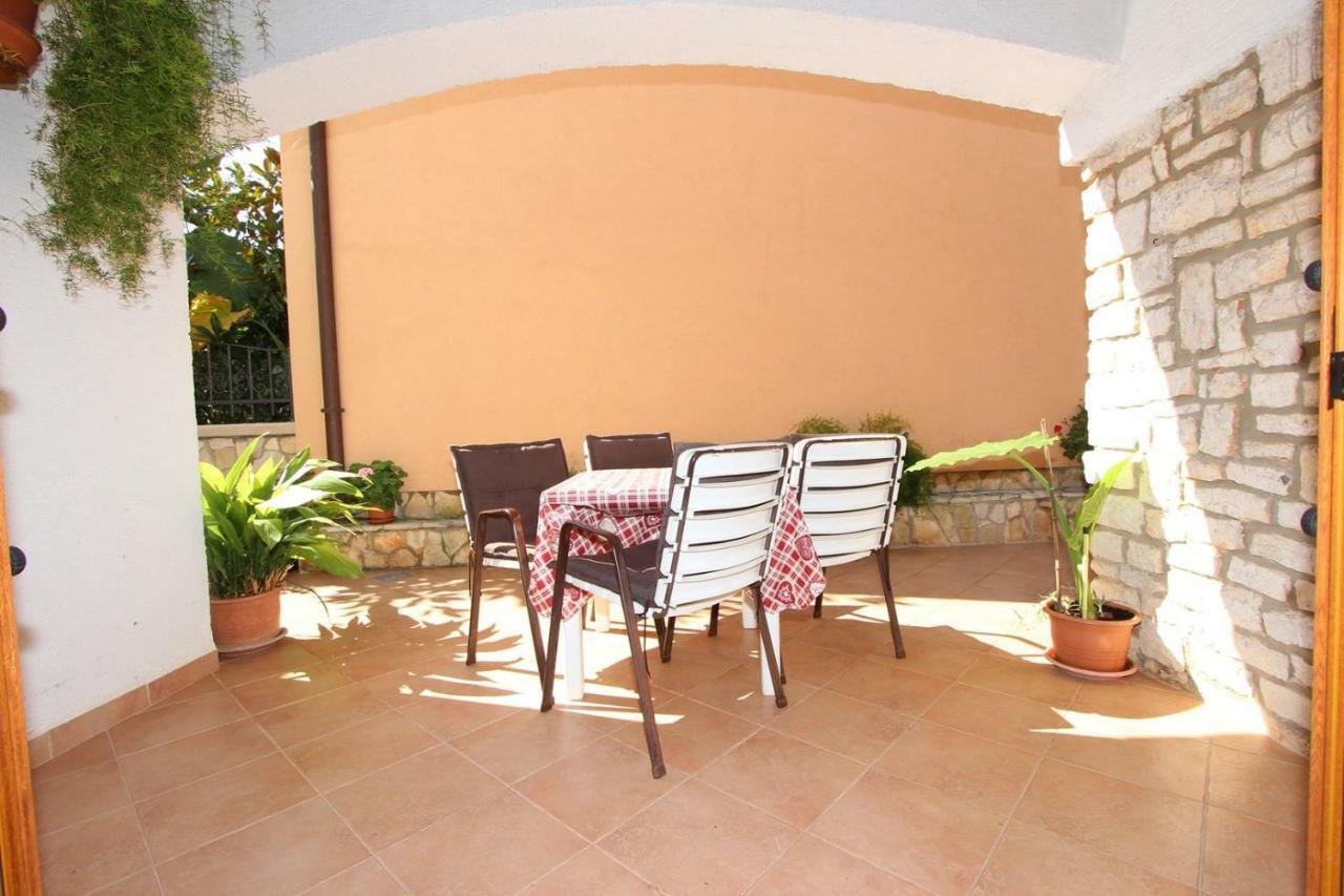 Guest House Rexa Rovigno Esterno foto