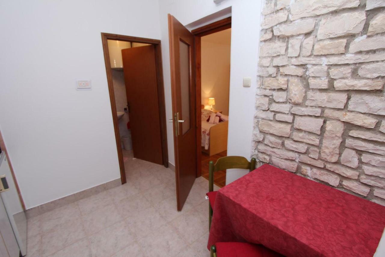 Guest House Rexa Rovigno Esterno foto
