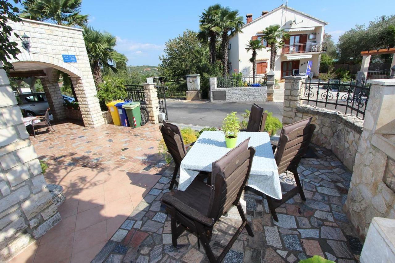 Guest House Rexa Rovigno Esterno foto