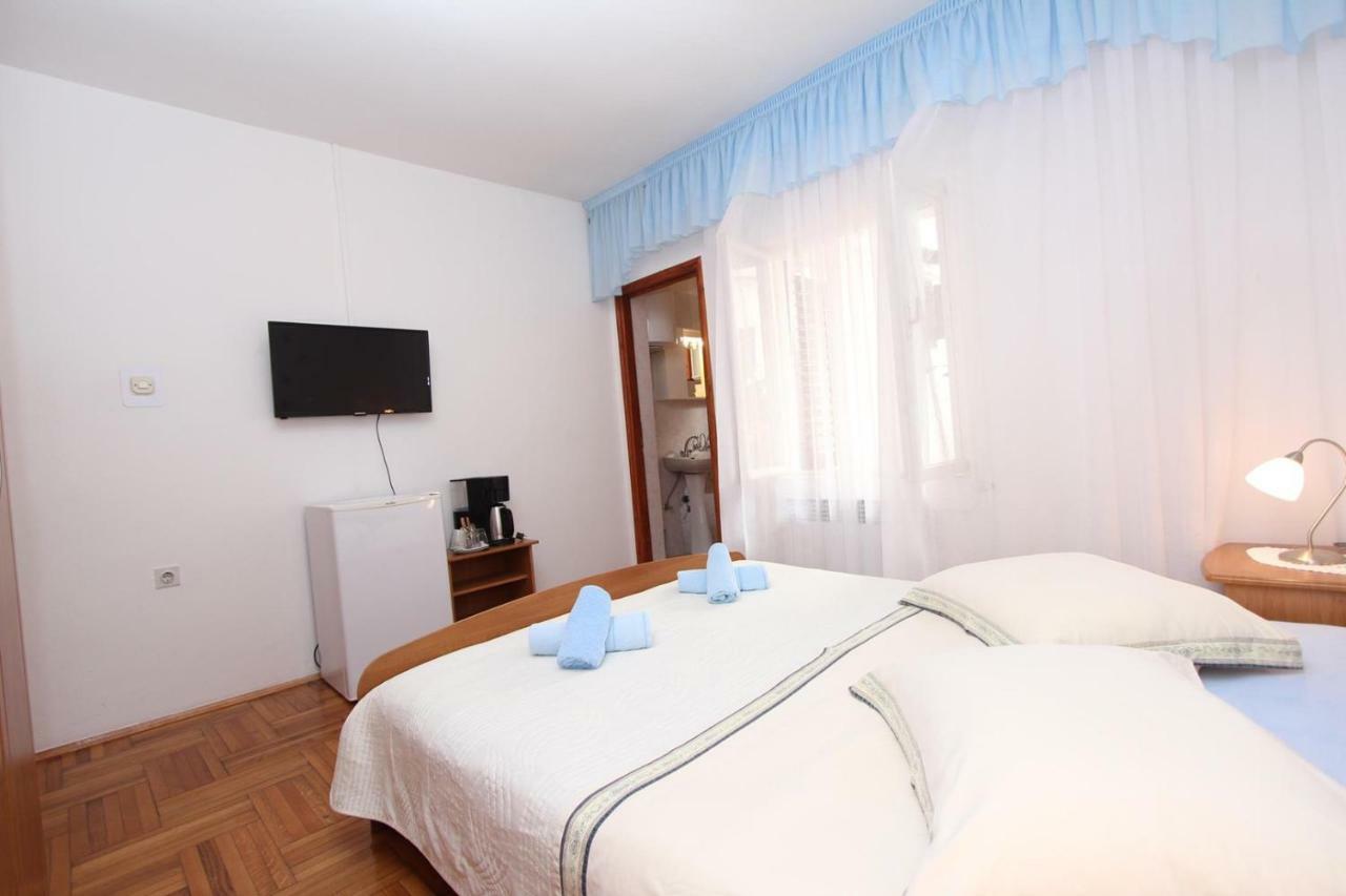 Guest House Rexa Rovigno Esterno foto