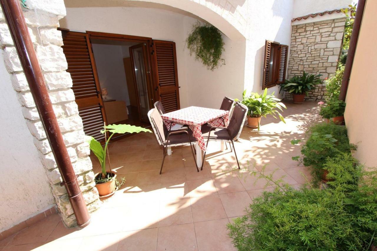 Guest House Rexa Rovigno Esterno foto