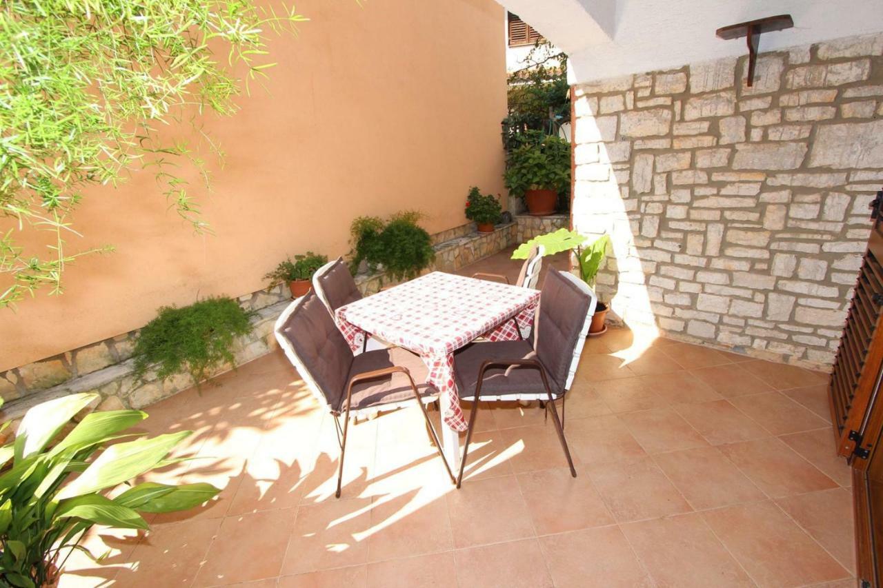 Guest House Rexa Rovigno Esterno foto