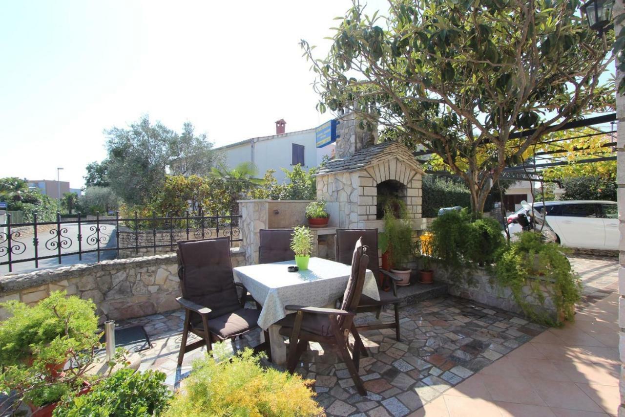 Guest House Rexa Rovigno Esterno foto