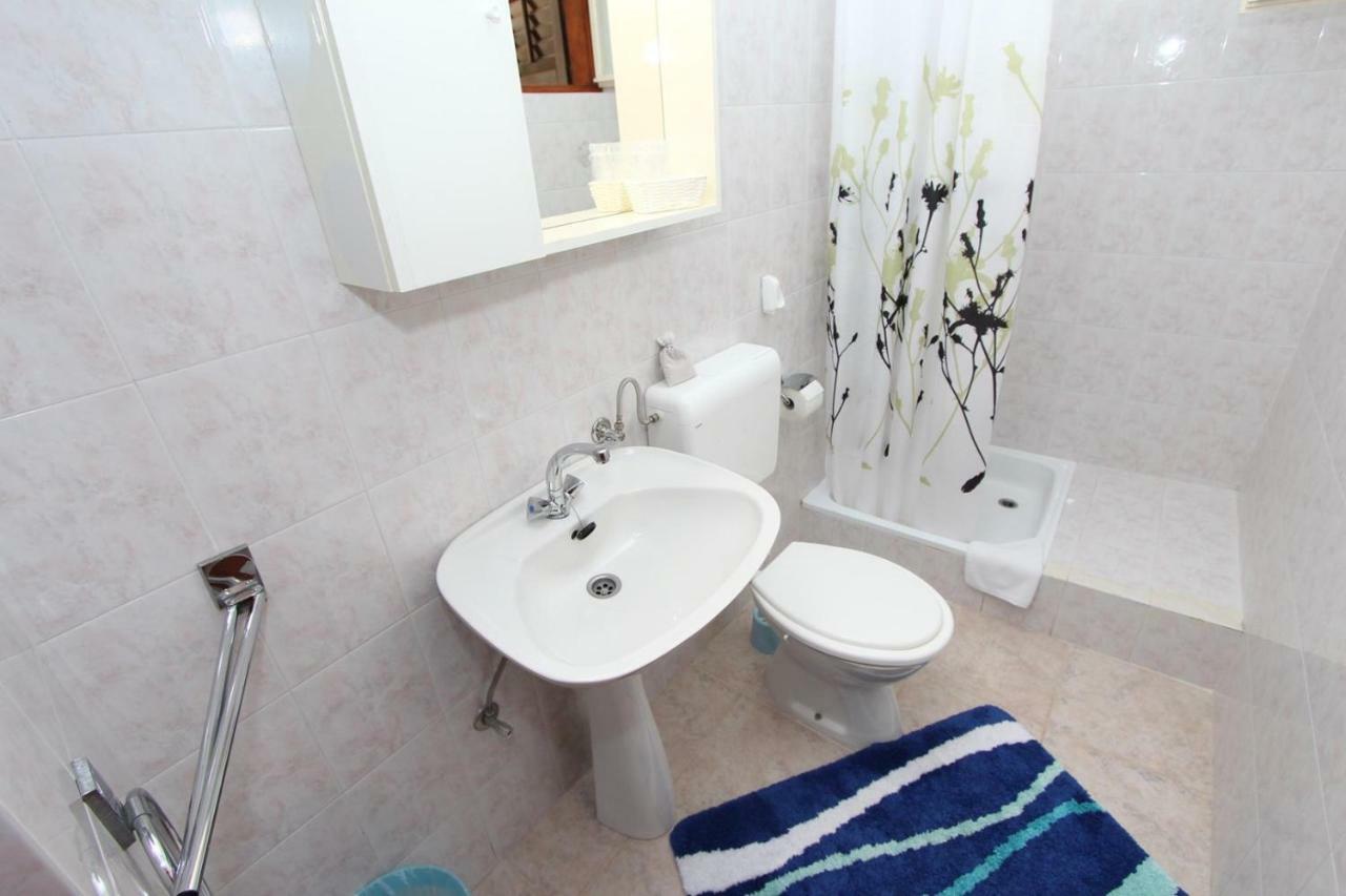 Guest House Rexa Rovigno Esterno foto