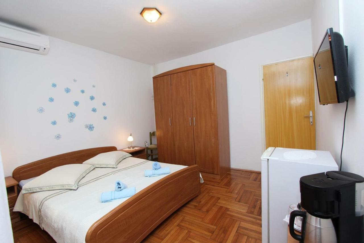 Guest House Rexa Rovigno Esterno foto