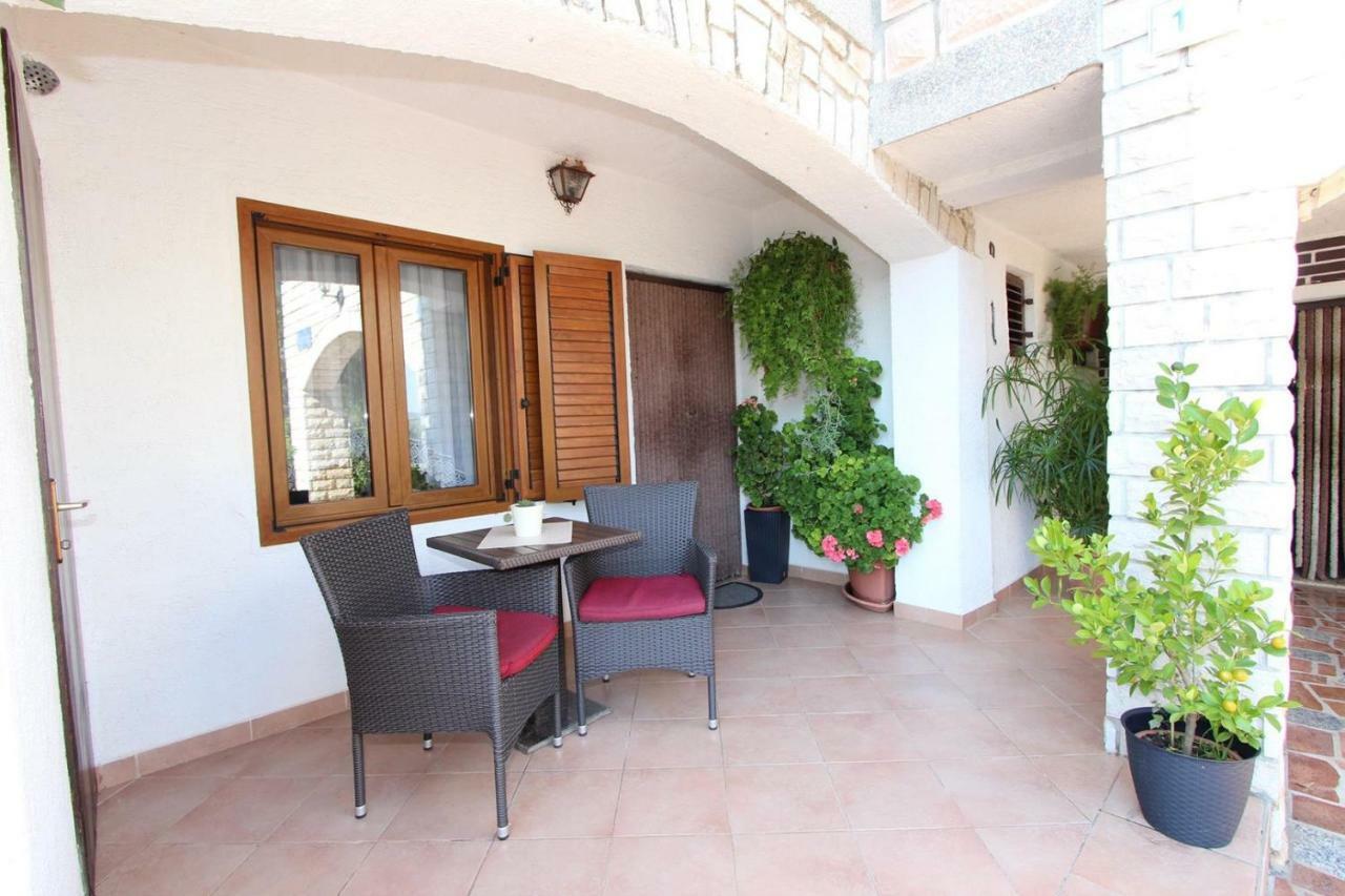 Guest House Rexa Rovigno Esterno foto
